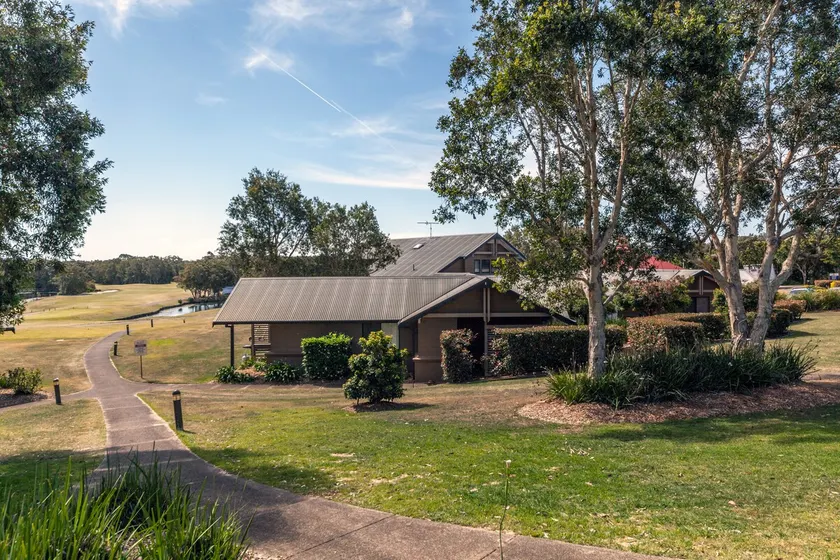 Condo105 @ Horizons Golf Resort - Salamander Bay NSW: FREE Wifi - Netflix - Stan - Apple TV - Golf - Nelson Bay - Beaches - Condo105 @ Horizons Golf Resort - Salamander Bay NSW: FREE Wifi - Netflix - Stan - Apple TV - Golf - Nelson Bay - Beaches - Image 1