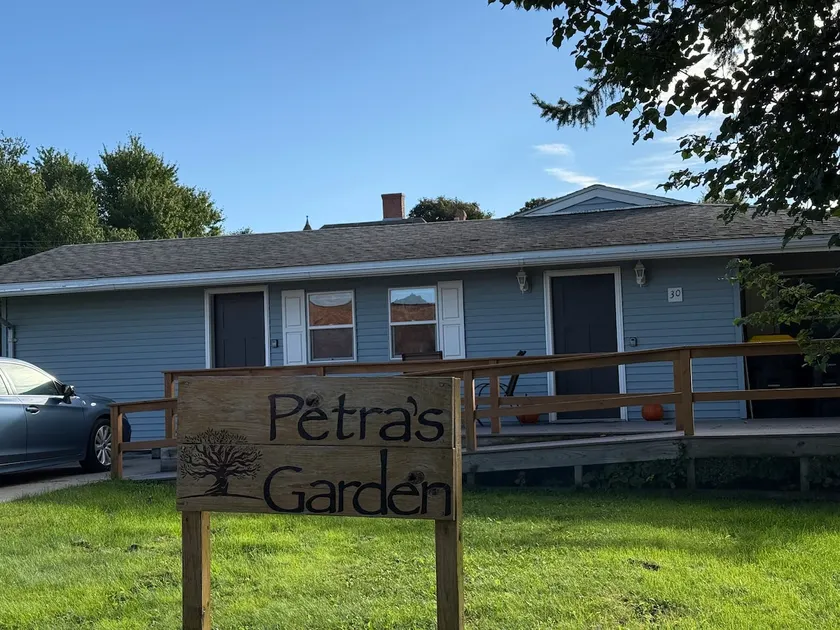 Petra's Garden - Image 1