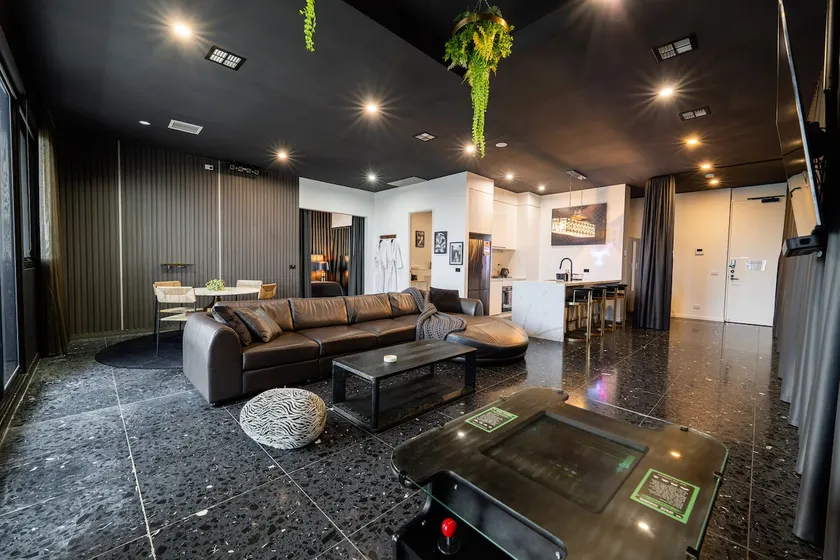 Luxurious 1 Bed Penthouse with Hot Tub - Image 1