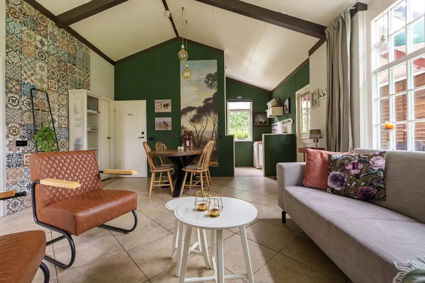 Atmospheric bungalow with hot tub - Image 1