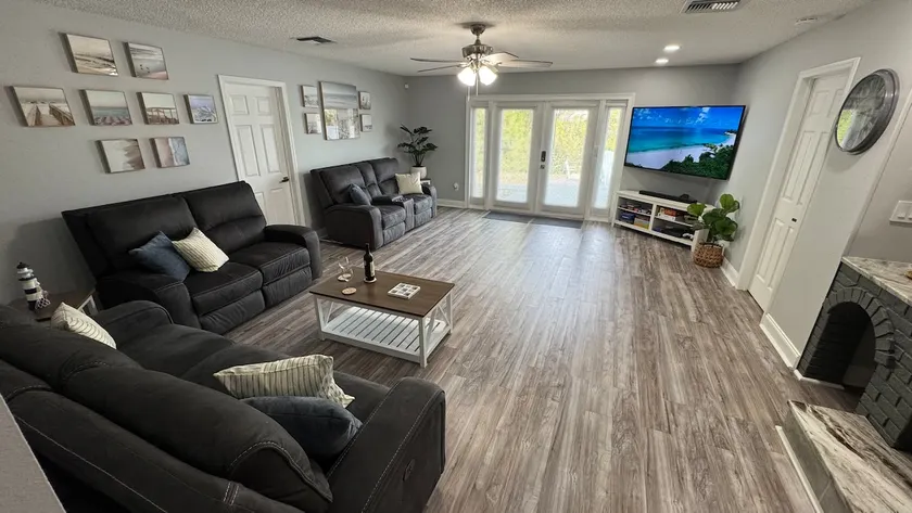 Beautiful Spacious House near the bay! - Image 1