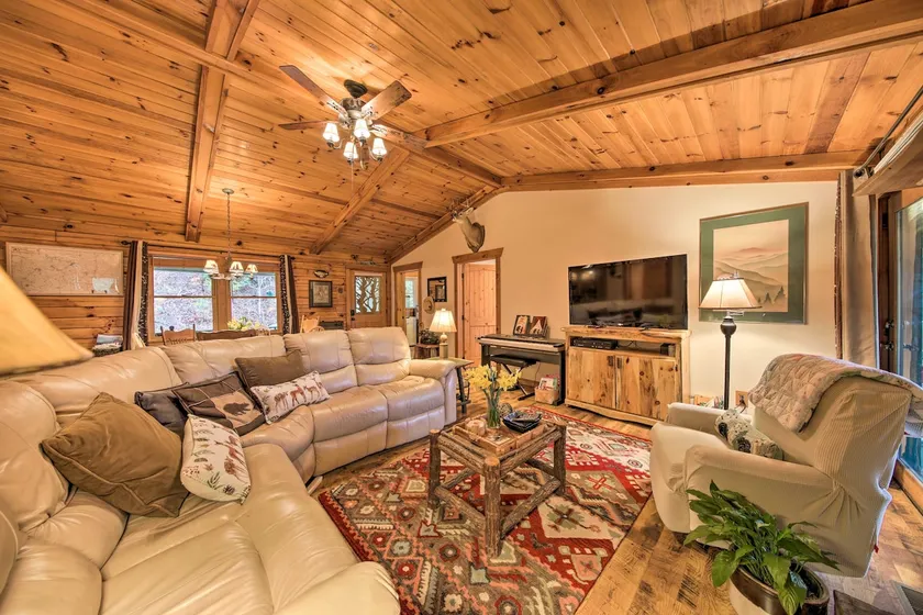 Ellijay Cabin with Porch & Private Hot Tub! - Image 1