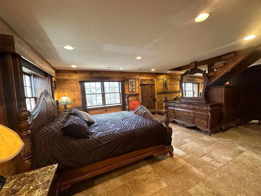 Moon Claw Suite @Raven'sViewRetreat in WashMO - Image 1
