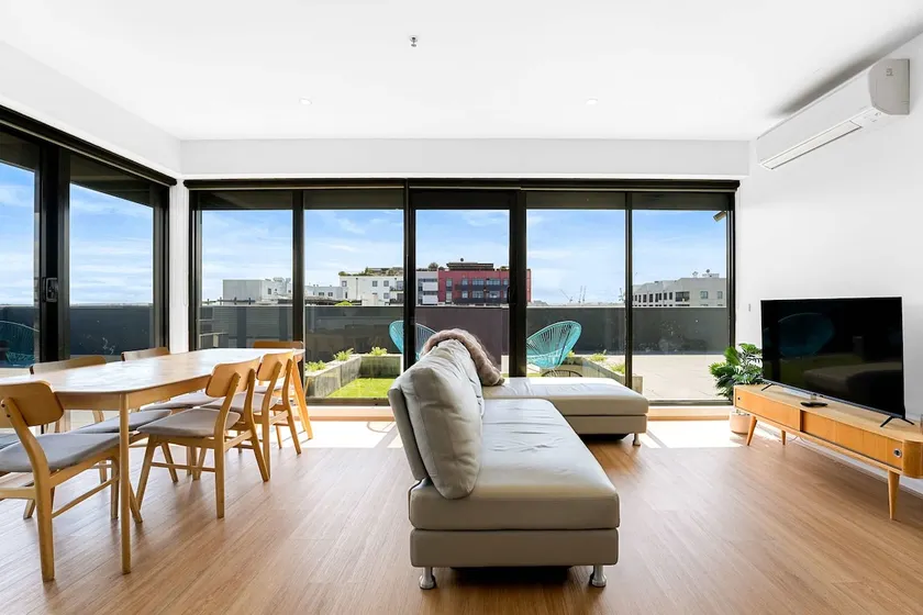 Stunning 2br Penthouse -Under New Management - Image 1