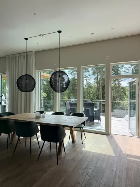 Large house with lovely views among the treetops - Image 1