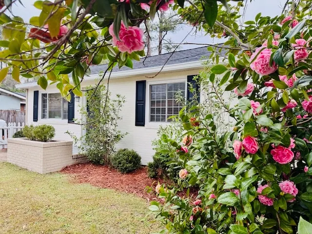The York House w/ Pool, Tennis & Pickleball Access - Image 1