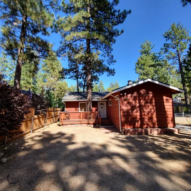Peter Pan Lodge - Quiet And Cozy Cabin Perfect For A Mountain Getaway! 3 Bedroom Cabin - Image 1
