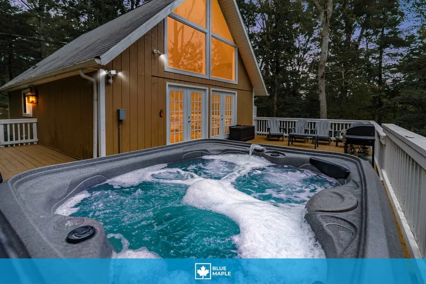 Hot Tub, Fire Pit, Deck, Grill, WiFi, Dog-Friendly - Image 1