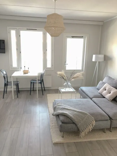 Stylish,Renovated,Sauna,Balcony,Free parking - Image 1