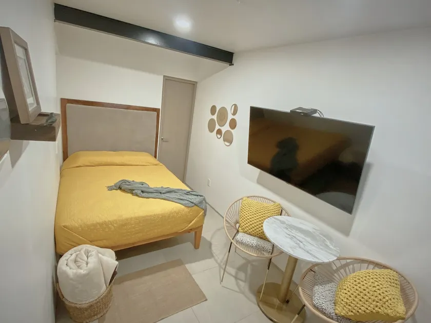 Clavería Local Loft - Image 1