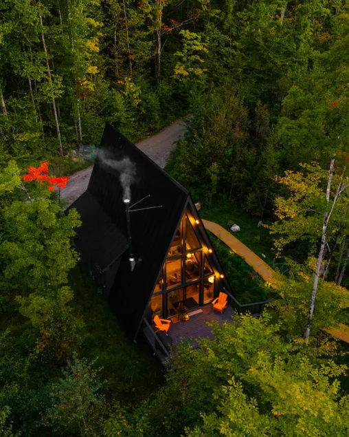 Off-Grid Cabin with Wood Fired Hot Tub. 4 Kayaks - Image 1