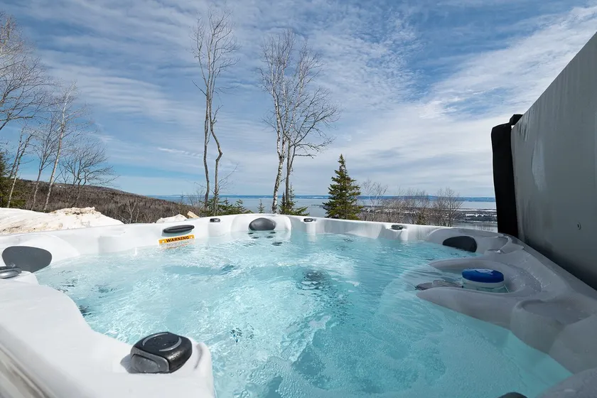 Chinook 166: Hot Tub, River Views & Summer Terrace - Image 1