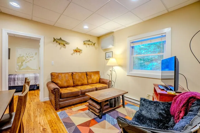 Hidden Gem, 3 Bed Cozy Condo - Dogs Welcomed - Image 1