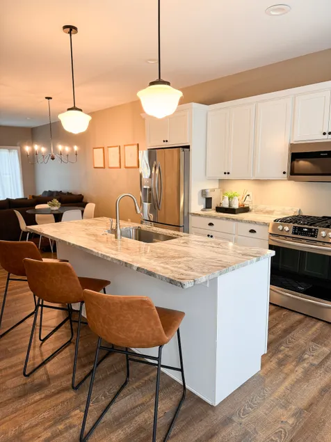 Walk to dinner, coffee & shops | Spacious Layout - Image 1