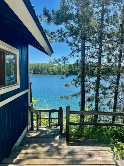 Bright Blue Cottage - lakefront deck & kayaks! - Image 1