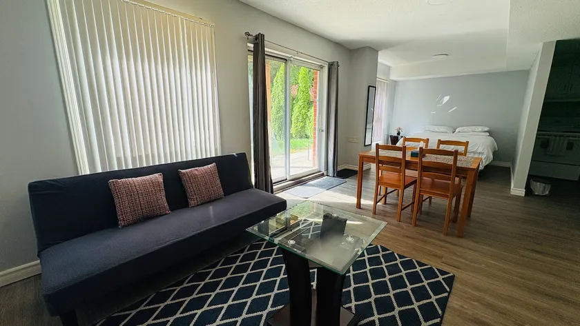 Lovely studio apartment with easy access to city - Image 1