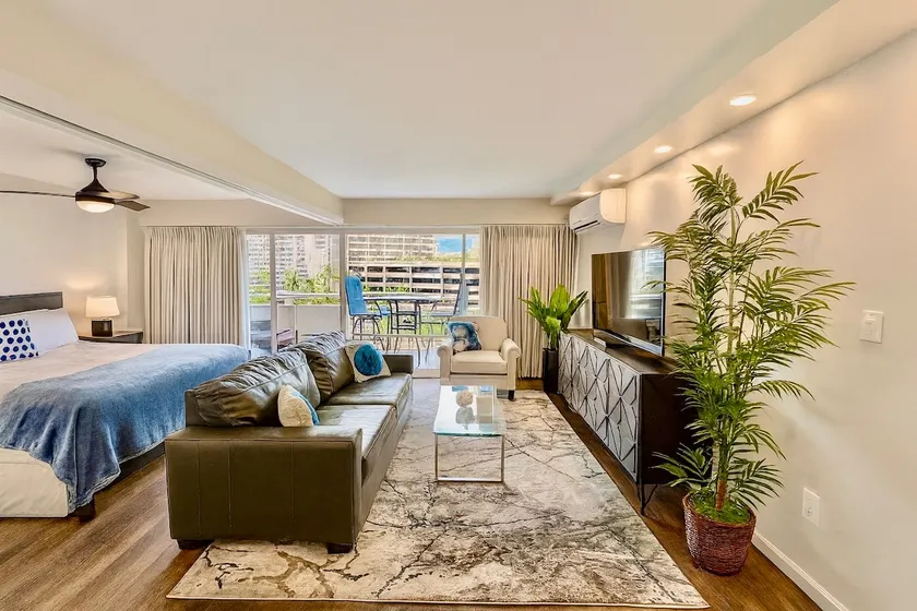 Modern Luxury 1BR· City View · Steps To Beach - Image 1