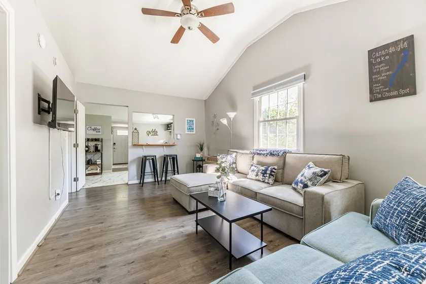 Pet Friendly Cozy Cottage with Lake Access - Image 1