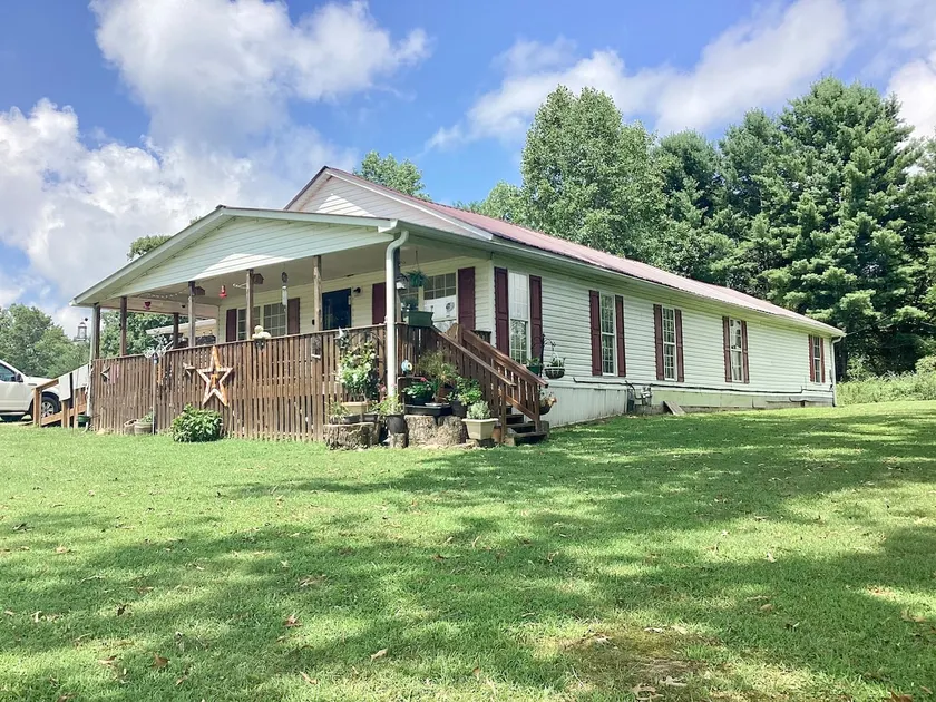 Welcome to the Old Farmhouse. 3 bedroom house. - Image 1