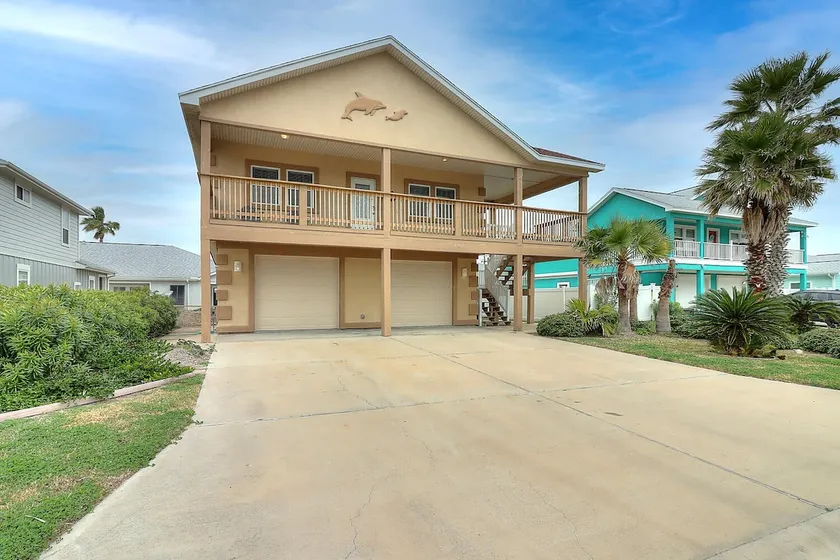 Pet friendly, spacious home. In-town location! - Image 1