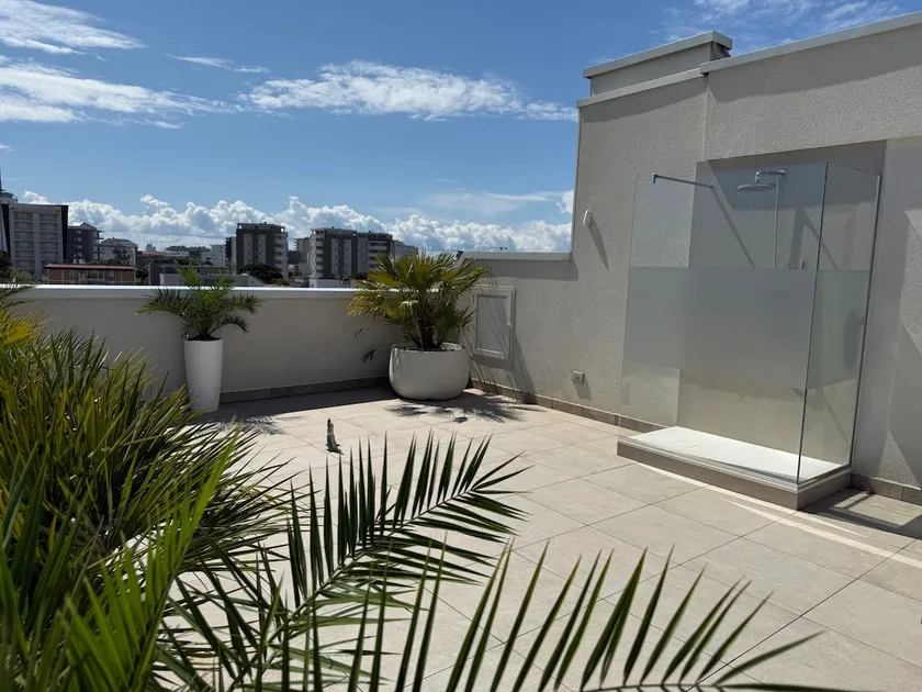 Sun penthouse in Jesolo with panoramic terrace - Image 1