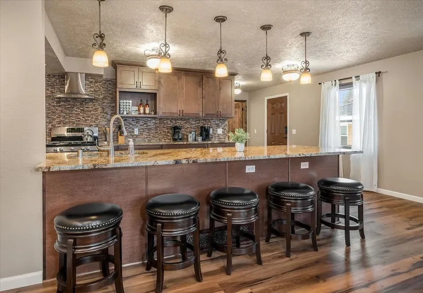 Spokane South Hill entertainer’s dream—sleeps 14! - Image 1