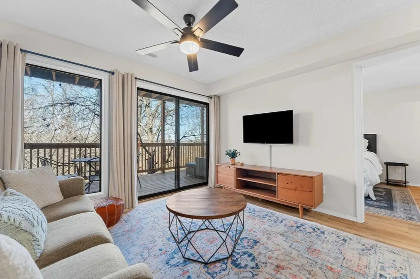5 Min to SDC • 2 Pools • Walk-In Condo/No Stairs! - Image 1