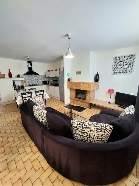 Pleasant apartment with garden - Image 1