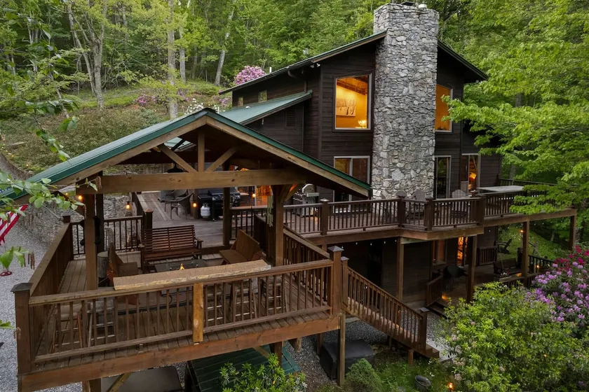 Tree Top Lodge, Private Country Club + Hot Tub - Image 1
