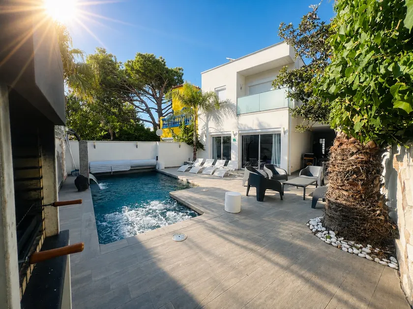 Beautiful Villa with pool - Image 1