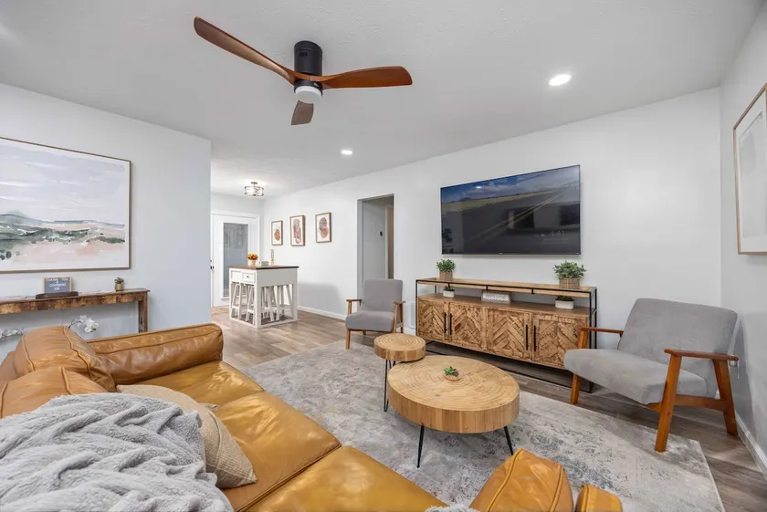 Elegant APT/ 8mi to FT Benning/ walk to Lakebottom - Image 1