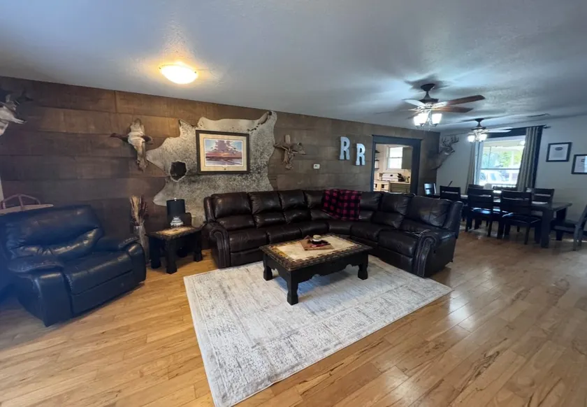 Hunting Lodge Getaway with Plenty of Room - Image 1