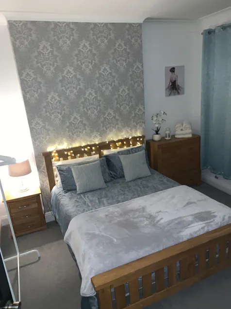 Stylish 91sqm Victoria 2 bedroom Apartment - Image 1