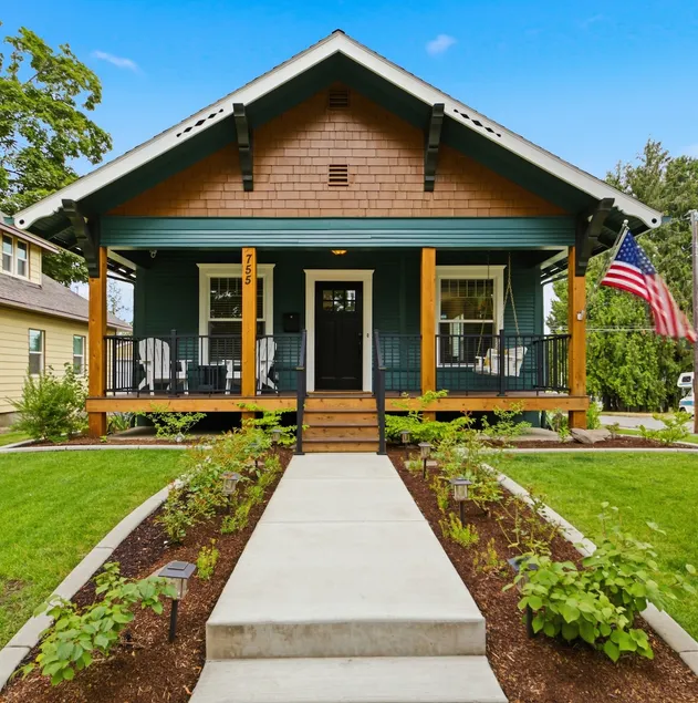 Beautifully Renovated Historic Bungalow on Government Way - Image 1
