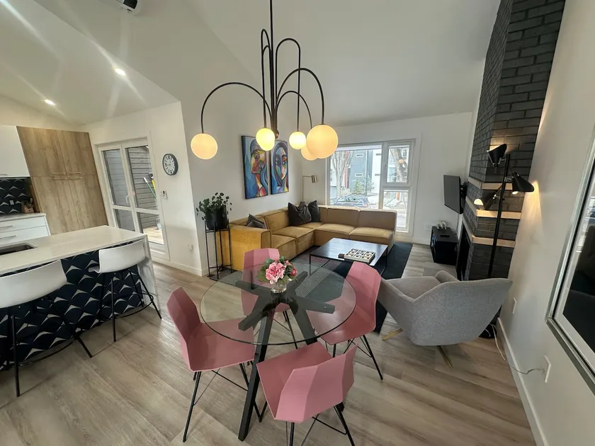 Executive 3 Bedroom Steps from 124 Street! - Image 1