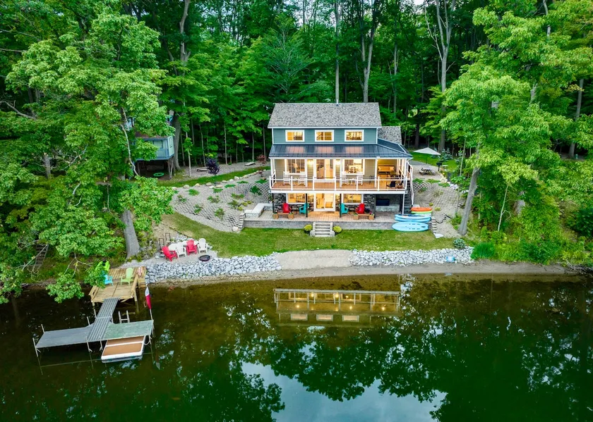 4 Season Lakeside Cottage - The Dragonfly Inn & Resort - Image 1
