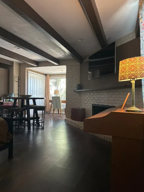 Huge Cozy Studio - Image 1