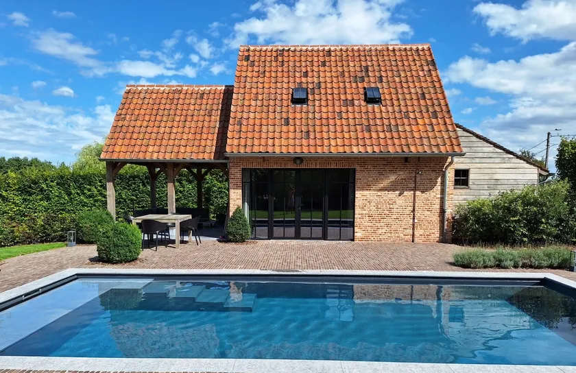 Cozy cottage with swimming pool and sauna - Image 1