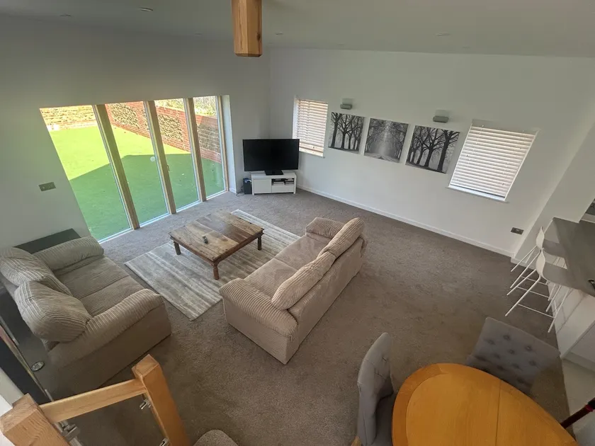 Modern 2 bedroom guest house w private astro yard - Image 1