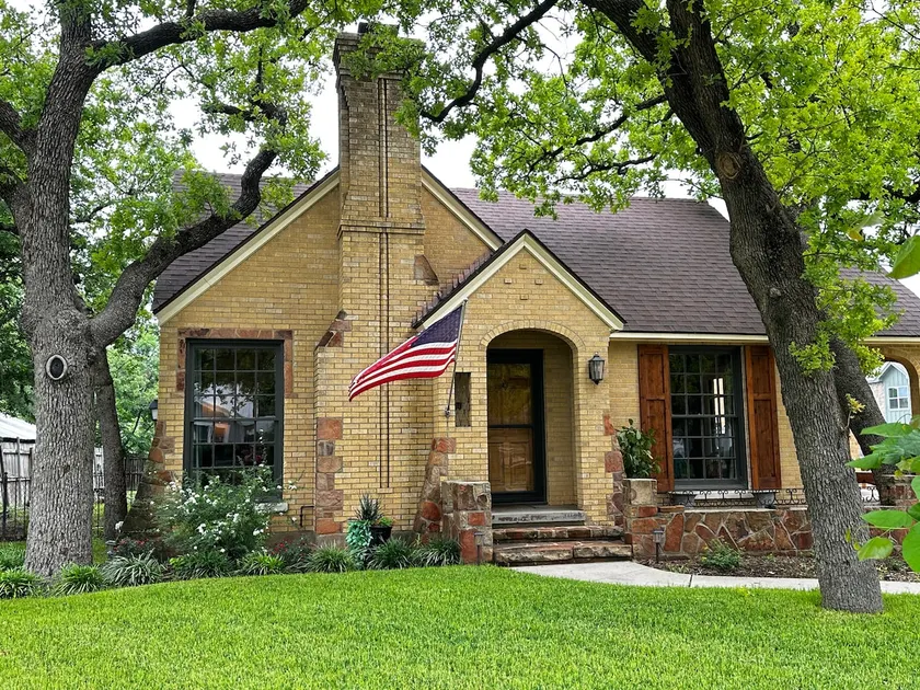 The Compass Loft Studio near TSU with EV Charger - Image 1