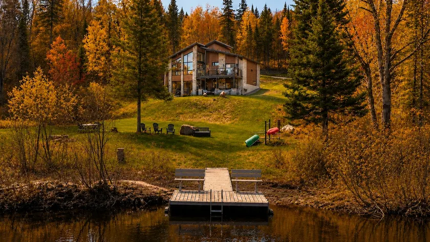 The Sumptuous: Riverfront with Hot Tub - Image 1