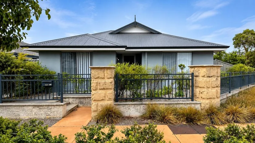 Napolean Holiday Retreat - Image 1