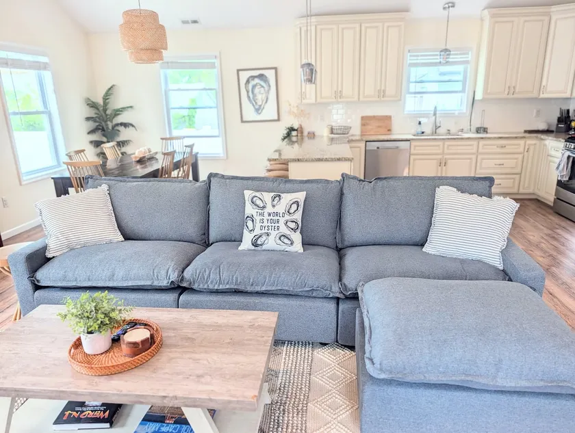 Atlantic Sunset Cottage: 3Bdrm, walk to bay beach - Image 1