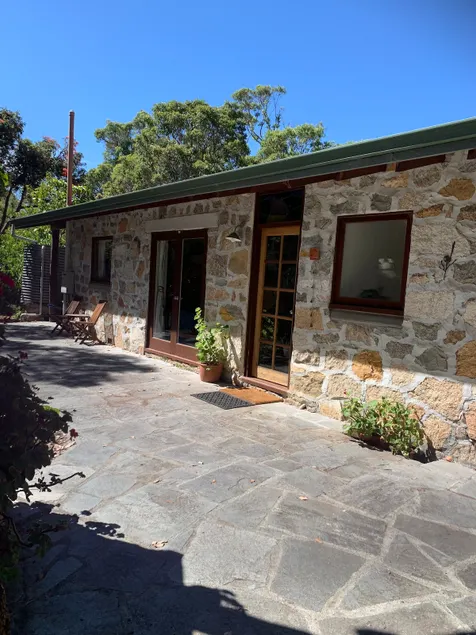 Tranquil cottage overlooking inlet - Image 1