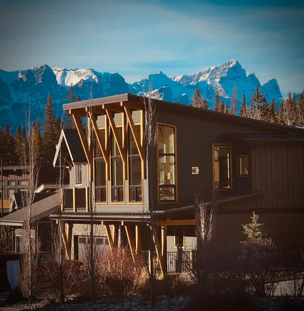 Modern Mountain Suite: 3 Queen Beds - Image 1