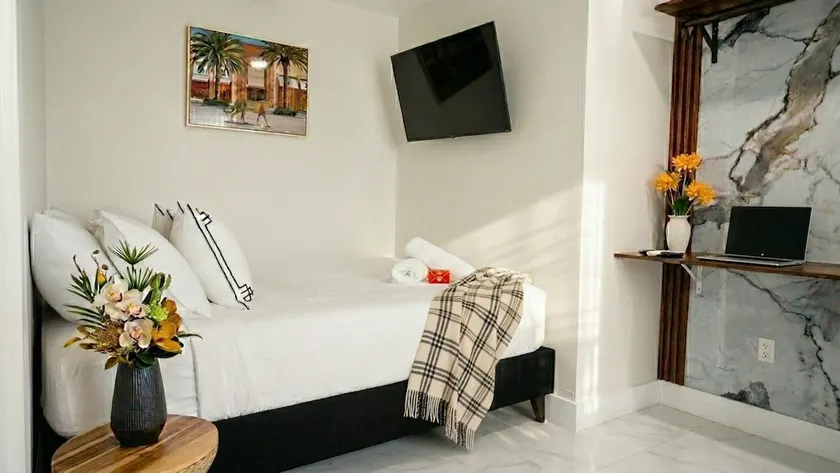 Private Entrance Cozy Room | Sawgrass Mills | BBT - Image 1