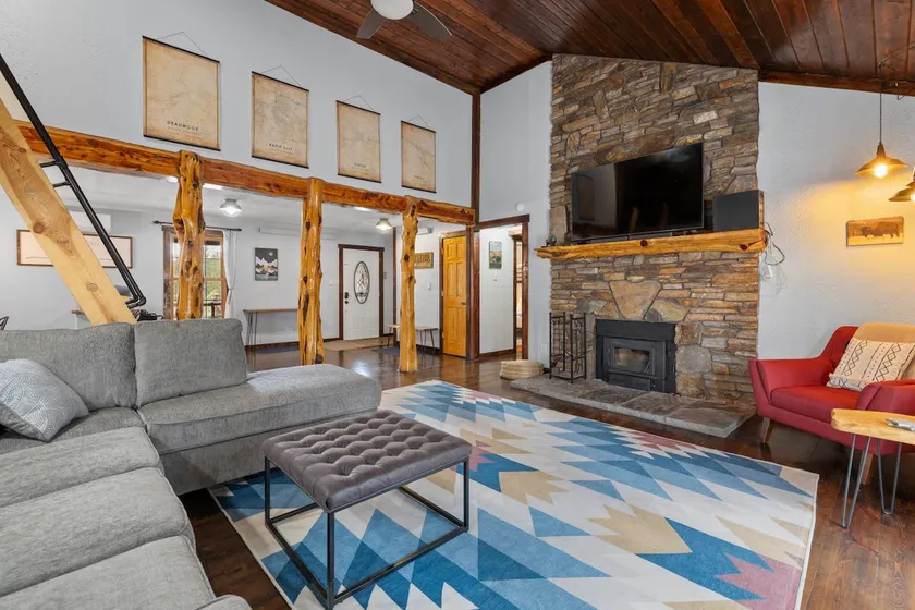 Tatanka Getaway with Hot tub & Game Room - Image 1
