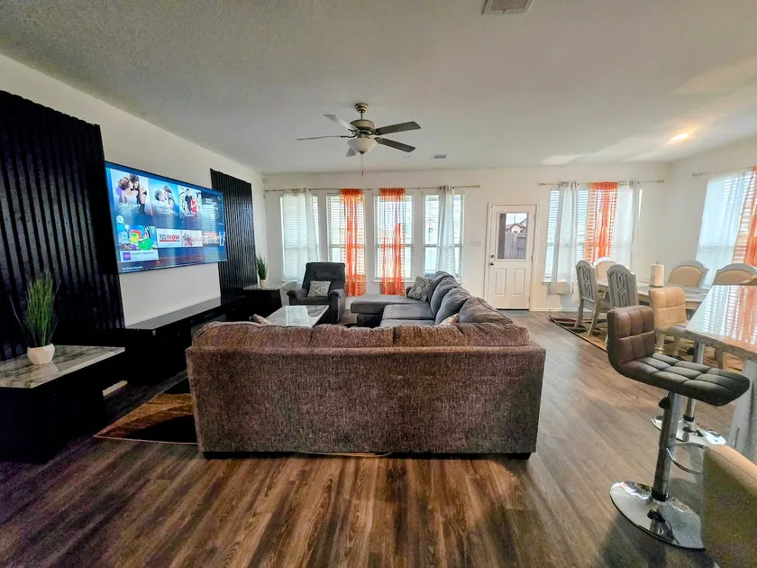 Houston/ Richmond/Sugarland with TVs in All Rooms - Image 1