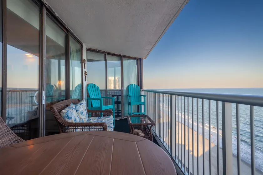 Penthouse Oceanfront Pools Hot Tub Beach Bar - Image 1