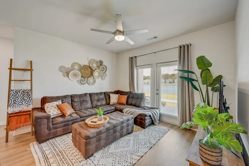 Boho Oasis w/KING Bed. w/POOL Nr.AIRPTShoppingDWTN - Image 1